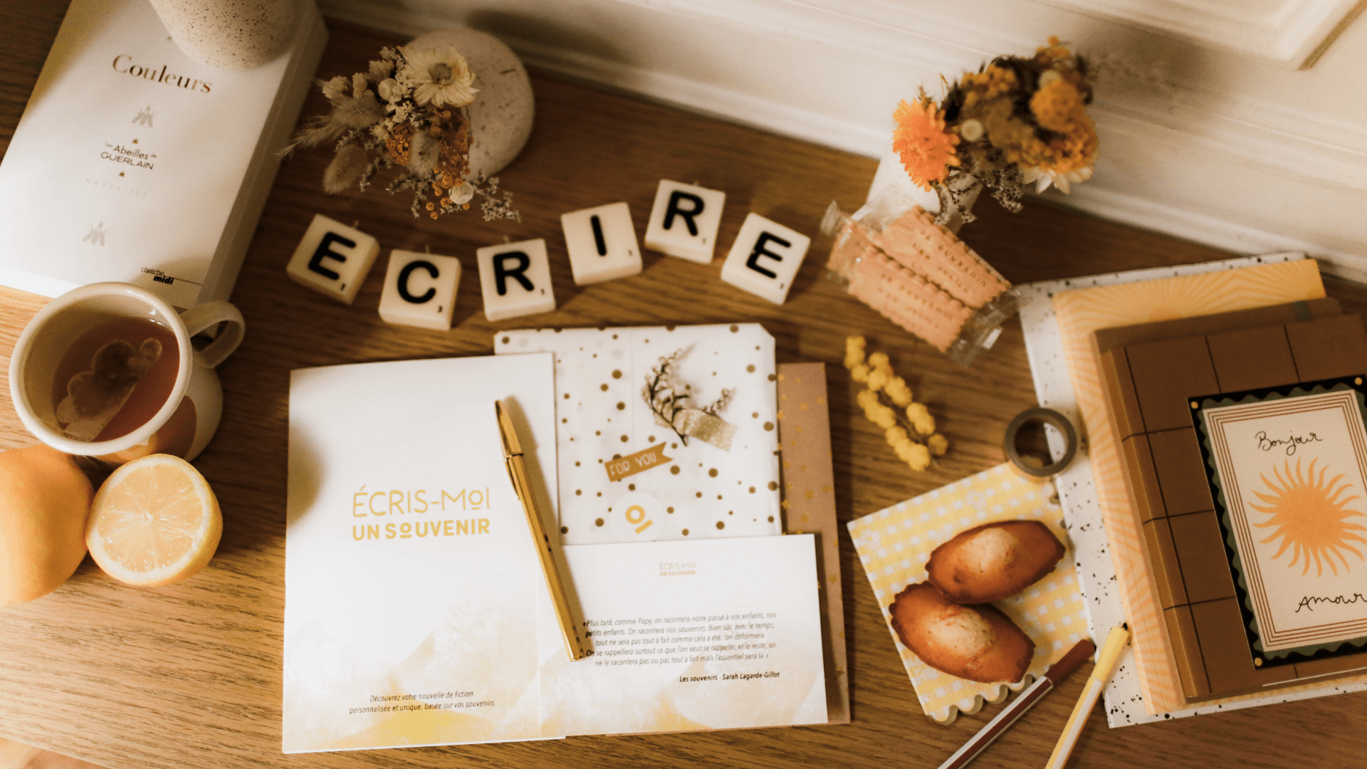 photo livret nouvelle personnalisée sur table avec décoration